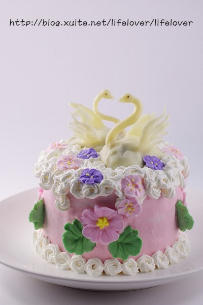 黃金戚風草莓天鵝蛋糕 黃金戚風草莓天鵝蛋糕