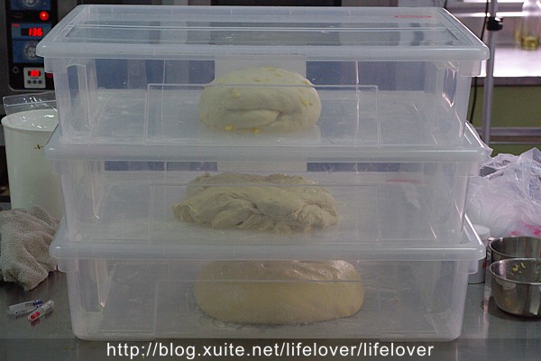 法國麵包 & 白吐司 & 玉米麵包 ( & 燒餅 ) 法國麵包 & 白吐司 & 玉米麵包 ( & 燒餅 )