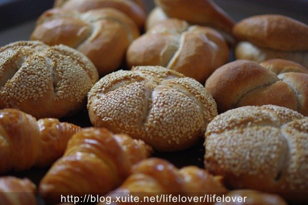 德式裸麥麵包 & 小可頌 & 烘焙陽明山咖啡豆~ 德式裸麥麵包 & 小可頌 & 烘焙陽明山咖啡豆~
