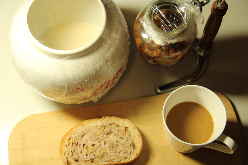 開始養天然酵母囉 ( 小麥種 及 葡萄種 ) 開始養天然酵母囉 ( 小麥種 及 葡萄種 )