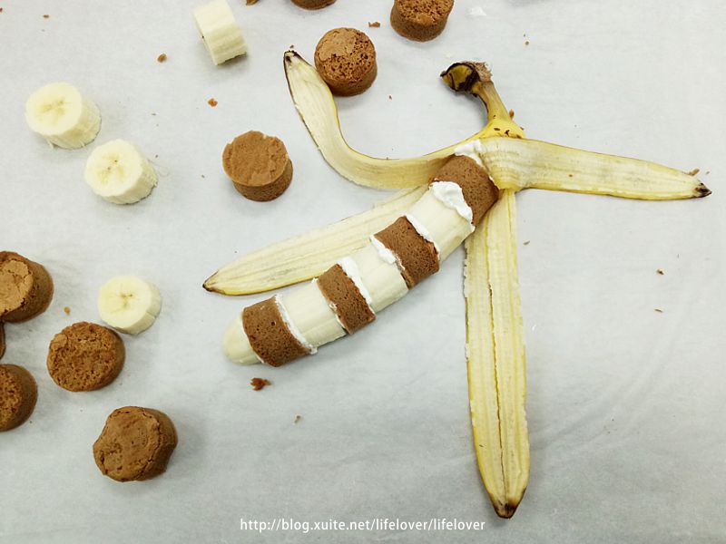 香蕉蛋糕串 與 美味蛋糕 隨意做 (利用製做水果蛋糕捲剩餘的材料製作) 香蕉蛋糕串 與 美味蛋糕 隨意做 (利用製做水果蛋糕捲剩餘的材料製作)